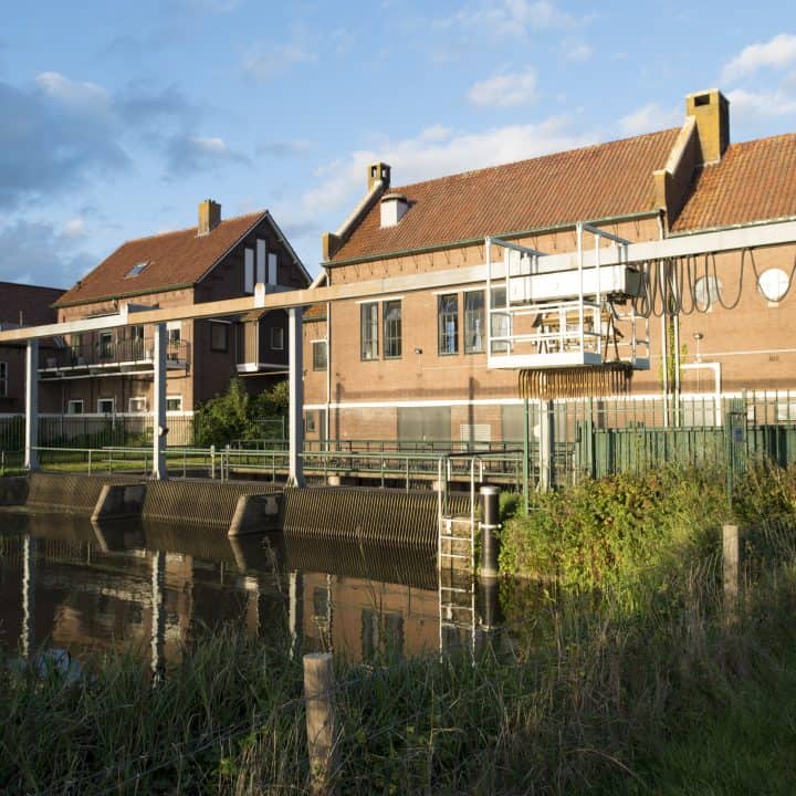 Oude situatie van de polderzijde van de gemaalgebouwen (foto: Rufus de Vries)