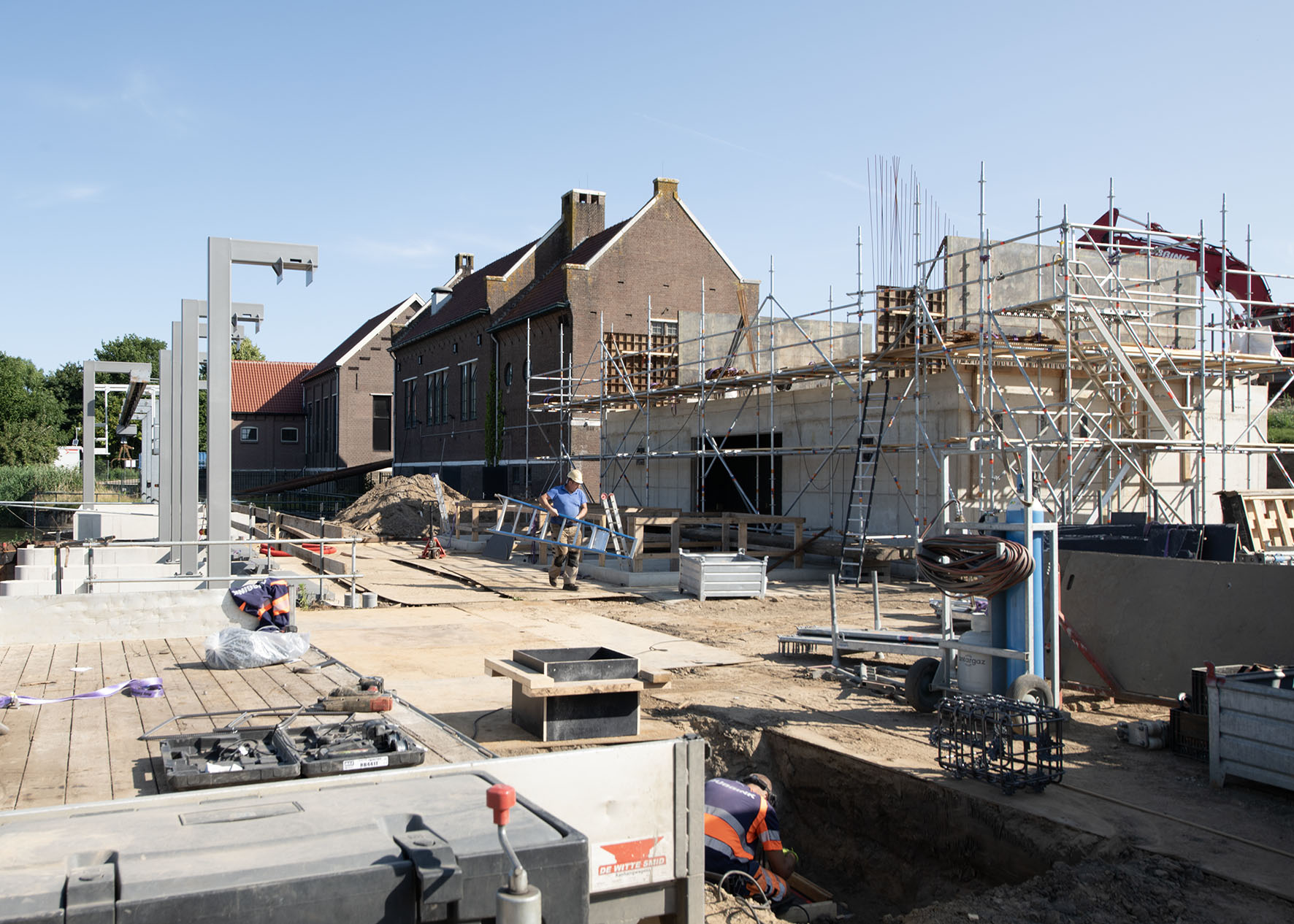 De contouren van de uitbreiding van het elektrisch gemaal worden zichtbaar (foto: Rufus de Vries)