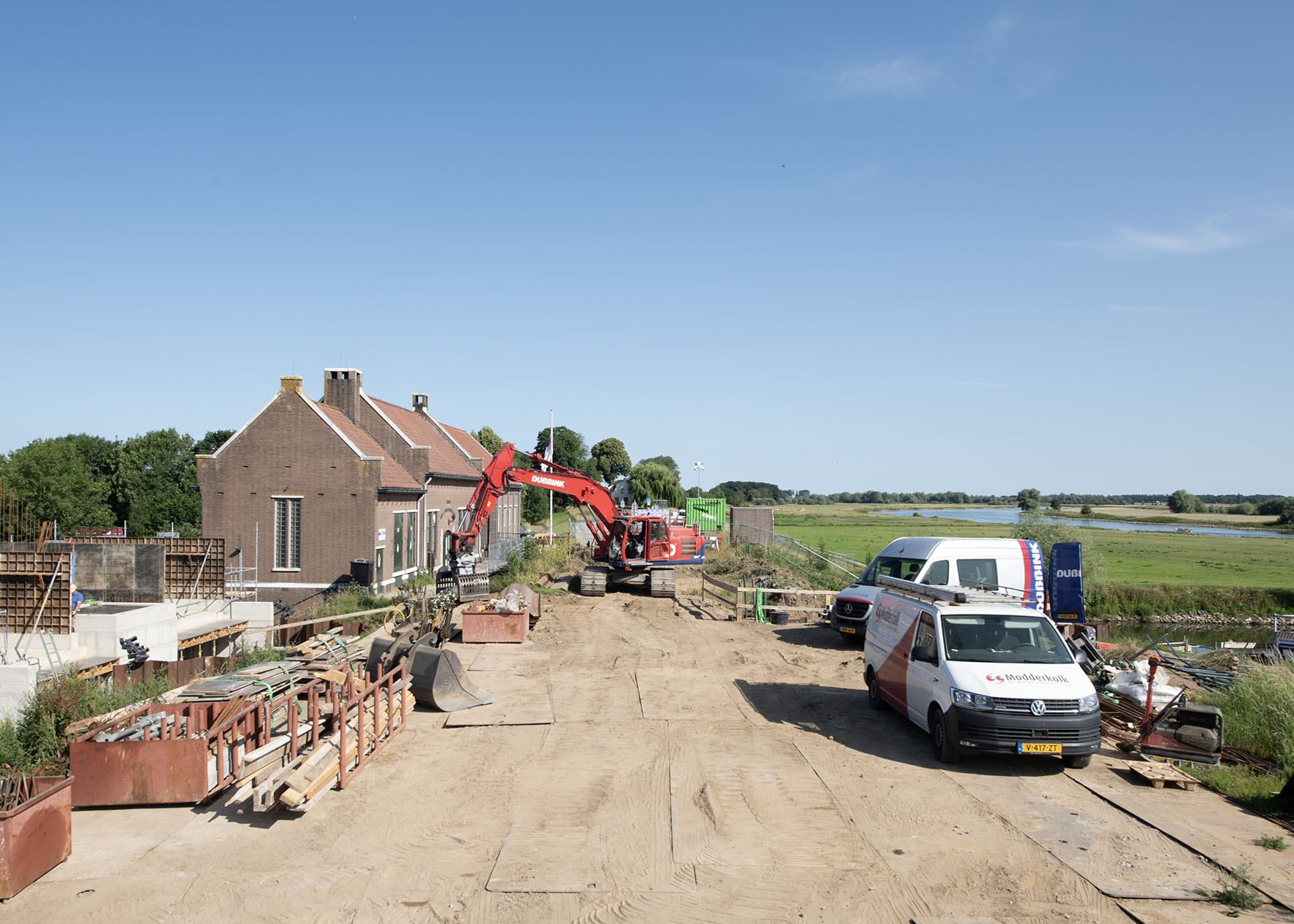 De contouren van de uitbreiding van het elektrisch gemaal worden zichtbaar (foto: Rufus de Vries)