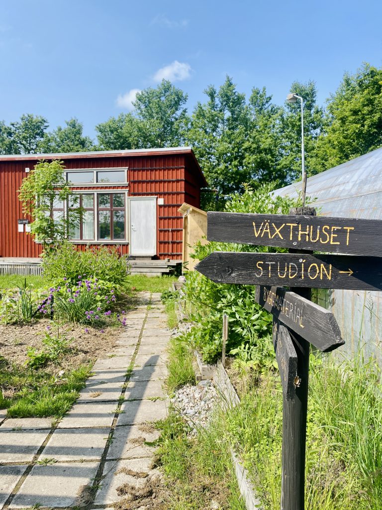 De Egnahemsfabriken op het eiland Tjörn waar Zweden hun eigen tiny house kunnen bouwen (foto: Hanneke)