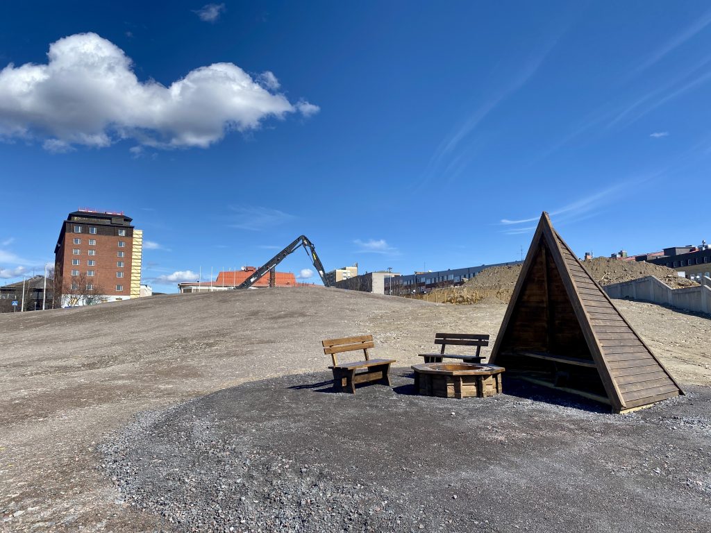 Gesloopte wijken liggen braak te wachten op de transformatie tot park (foto: Hanneke)